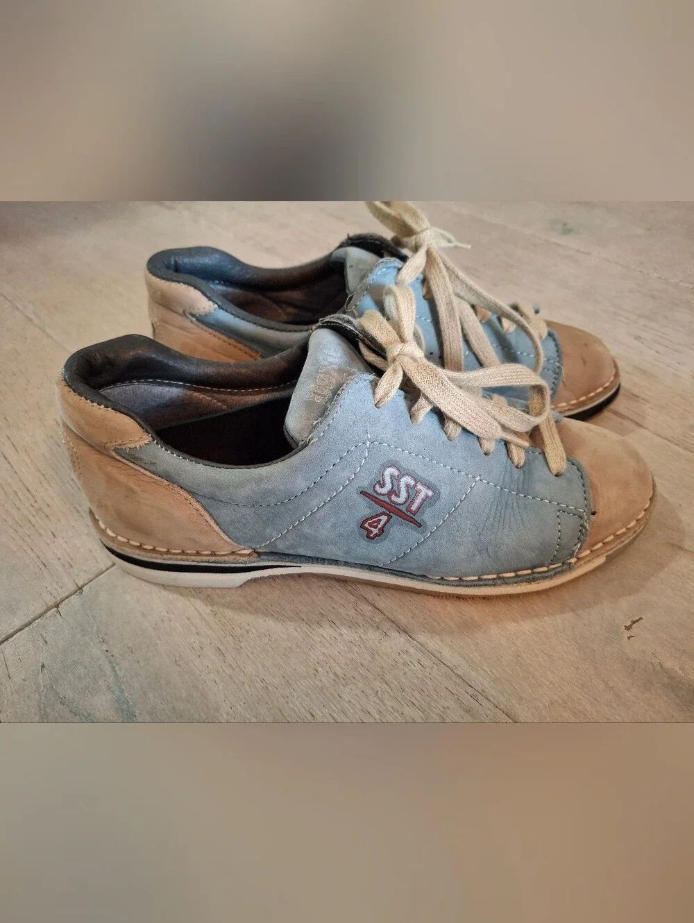 Dexters Light Blue and Tan Lace-Up Bowling Shoes